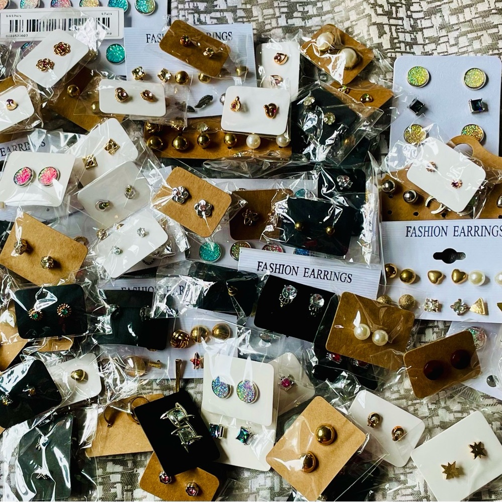 NEW Assorted Stud Earrings Set